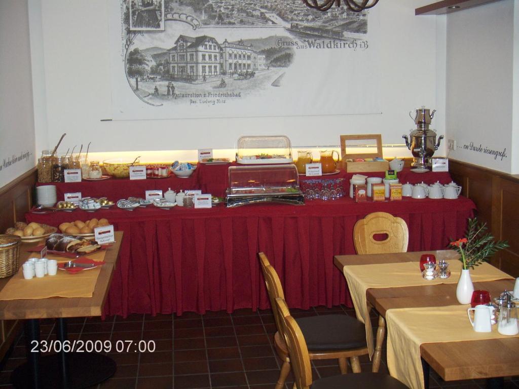 Hotel Scheffelhof Waldkirch Bagian luar foto